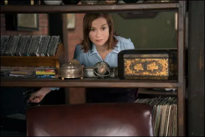 La photo montre Isabelle Huppert dans le rôle d'une...