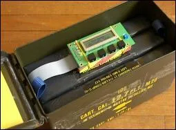 Pour l'opration suivante, on doit neutraliser le module oscillatoire. Pour ce faire, il faudra couper tous les fils qui ne sont pas de couleurs primaires ou secondaires. Sectionner les fils :