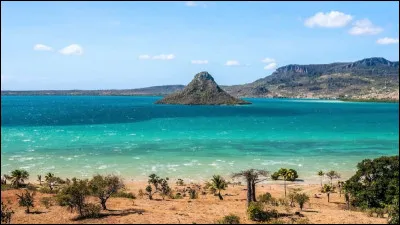 En quelle année l'île de Madagascar obtient-elle son indépendance de la France ?