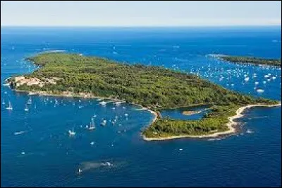Au large de quelle ville se trouvent les îles de Lerins ?