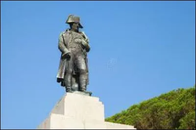 Quelle île française de la Méditerranée a un rapport direct avec Napoléon Bonaparte ?