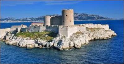 Quelle île du Frioul est particulièrement célèbre grâce à un roman d'Alexandre Dumas ?