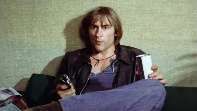 Gérard Depardieu dit "On n'est pas bien, là ? Paisible, à la fraîche, décontracté du gland ! Et on bandera quand on aura envie de bander" dans...