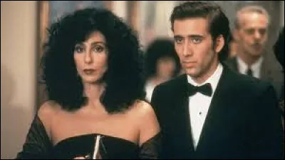 Quels acteurs sont à l'affiche du film "Éclair de lune", sorti en 1988 ?