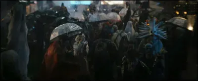 Quel film, sorti en 2022, s'ouvre le soir d'Halloween dans un Gotham City gris et pluvieux ?