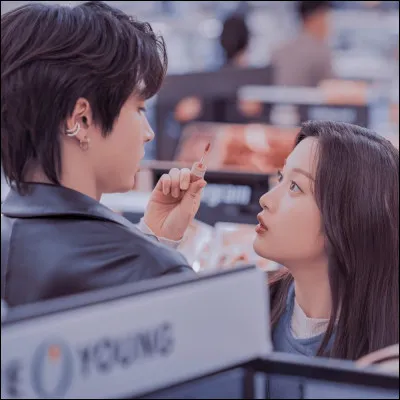 Pourquoi Ju-Kyeong accompagne-t-elle Seo-jun acheter du maquillage ?