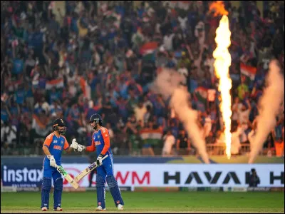 Le coup denvoi est donné. Tu es sur le terrain, concentré, le cur qui bat à cent à lheure. Les actions senchaînent, les cris fusent, ladrénaline monte. Cest maintenant que tout se joue. Ta musique continue de tourner dans ta tête, comme une bande-son de ton match.