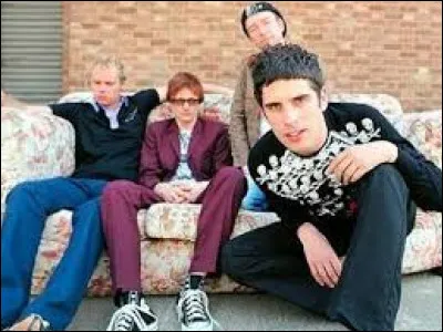 Quel groupe a interprété "Orchestra" en 2004 ?