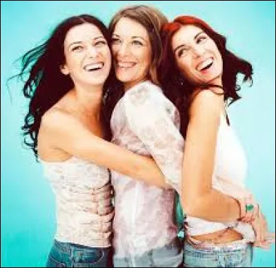 À quel groupe féminin doit-on le tube "Asereje" en 2002 ?