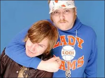 Quel groupe a chanté "Move Your Feet" en 2003 ?