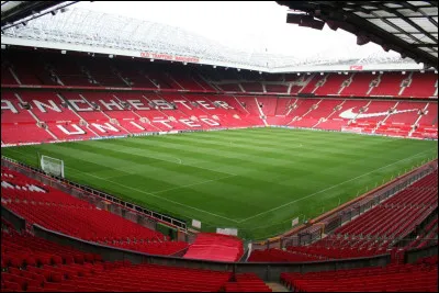 Dans quel stade joue Manchester United ?
