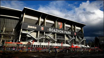 Quelle est la capacité du Roazhon Park ?