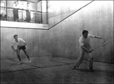 Quel court se trouvant à dix mètres au-dessus de la quille est sous l'eau ?