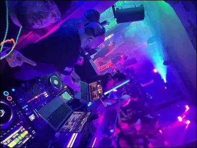 Ah ! J'oubliais ! Comment étais-tu habillé ?