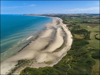 Le grand site des Dunes de Flandres est un site naturel protégé situé entre Dunkerque et :