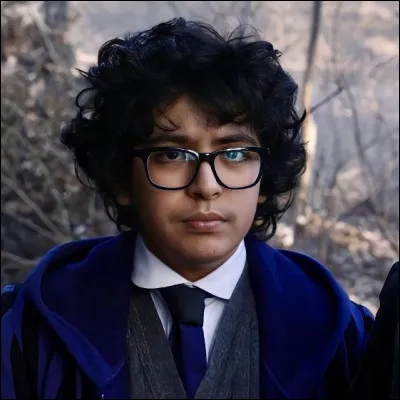 On le voit souvent avec son équipement de protection et ses ruches. Il s'appelle...