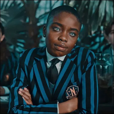 Derrière son apparence fière, elle cherche à trouver sa place dans ce monde de marginaux. C'est...