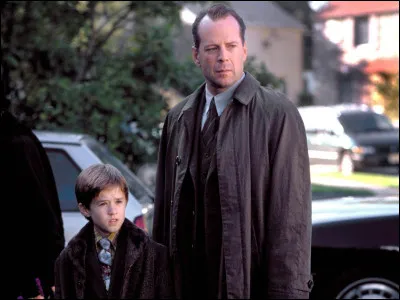 Quelle profession Bruce Willis exerce-t-il dans le film "Le Sixième Sens", sorti en 1999 ?