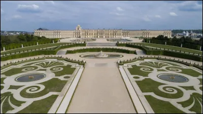 H — Histoire

Quel roi de France a fait construire le château de Versailles ?