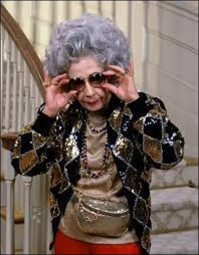 Quel est le nom de l'actrice qui incarne grand-mère Yetta ?