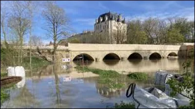 Châteauroux, chef-lieu de l'Indre, est traversée par ...