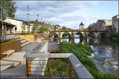 Bar-le-Duc, chef-lieu de la Meuse, est traversée par ...