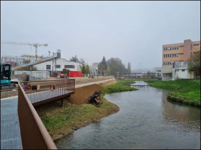 Bourg-en-Bresse, chef-lieu de l'Ain, est traversée par ...