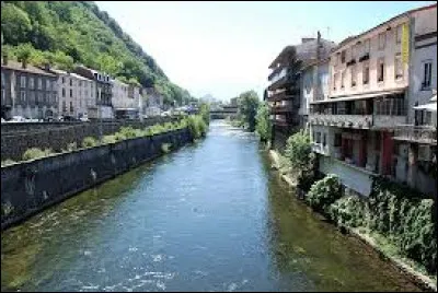 Foix, le chef-lieu de l'Ariège, et Pamiers la ville la plus peuplée, sont traversées par ...
