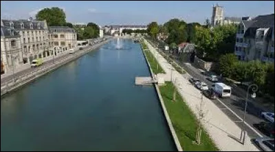 Troyes, chef-lieu de l'Aube, est traversée par ...