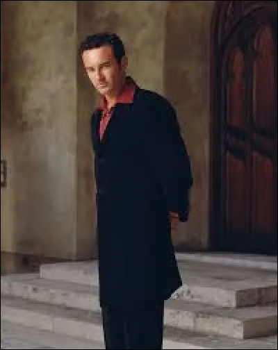 Julian McMahon a-t-il joué le rôle du démon Shax dans la série "Charmed" ?