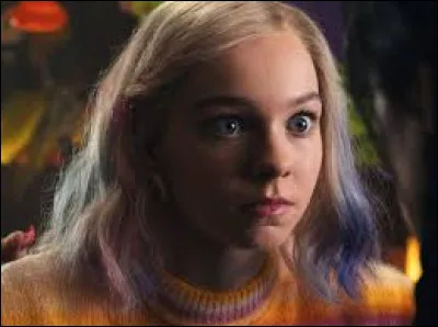 Quel est le prénom de la colocataire de Mercredi ?