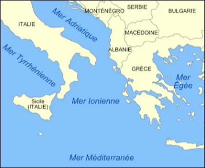 Quelle mer borde la Gr&egrave;ce &agrave; l'est ?