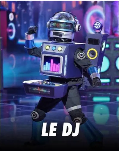 Qui se cachait sous le costume du DJ ?