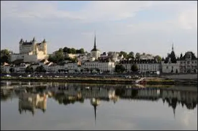 Quelle est la principale ville du Maine-et-Loire traversée par l'autre cours d'eau ?