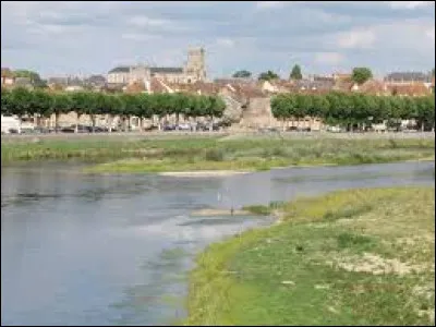 Quelle est la principale ville du département de Saône-et-Loire traversée par l'autre cours d'eau ?