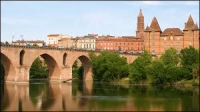 Montauban, chef-lieu du Tarn-et-Garonne, est traversée par ...