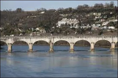 Agen, chef-lieu du Lot-et-Garonne, est traversée par ...