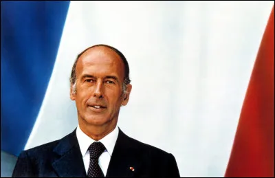 En 1974, Val&eacute;ry Giscard d'Estaing devient pr&eacute;sident de la R&eacute;publique fran&ccedil;aise et le reste jusqu'en 1981. A quel &acirc;ge s'obtenait la majorit&eacute; civile avant qu'il ne l'abaisse &agrave; 18 ans ?