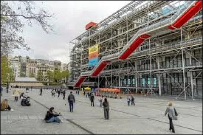 Dans quel arrondissement de Paris ce centre se situe-t-il ?