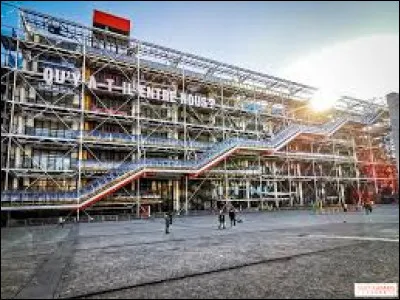 Dans quel pays le Centre Pompidou Málaga a-t-il été ouvert en 2015 ?