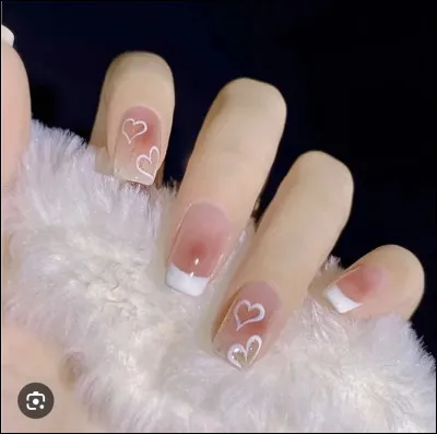 Aimes-tu le nail art ?
(Si tu ne sais pas ce que cest, regarde limage.)