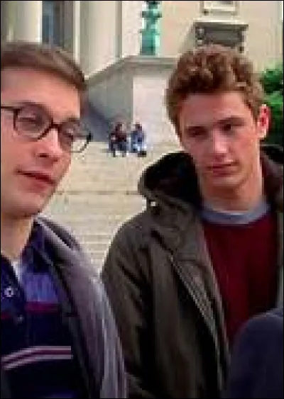 À la fin du film ''Spider-Man 3'', quels montres affronte-t-il avec le Bouffon Vert junior, son meilleur ami ?