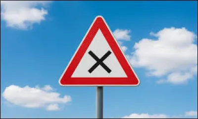 Ce panneau signifie-t-il qu'il y a une priorité à gauche ?