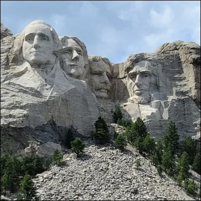 Cette sculpture monumentale est située dans l'État du Dakota du Sud.