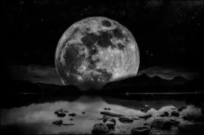 Le seul satellite de la Terre est la Lune !