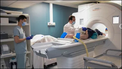 Est-ce que le scanneur médical (IRM) existait en 1960 ?