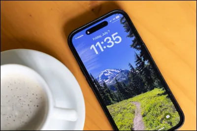 Est-ce que le téléphone portable existait en 1967 ?