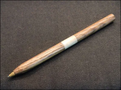 Est-ce que le stylo à bille existait en 1900 ?