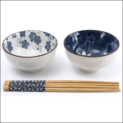 Que mange-t-on avec des baguettes en Asie ?