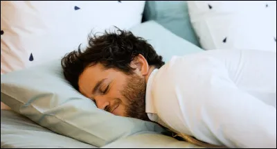 La journ&eacute;e est termin&eacute;e, tu es dans ton lit, pr&ecirc;t(e) &agrave; dormir. Il est quelle heure ?